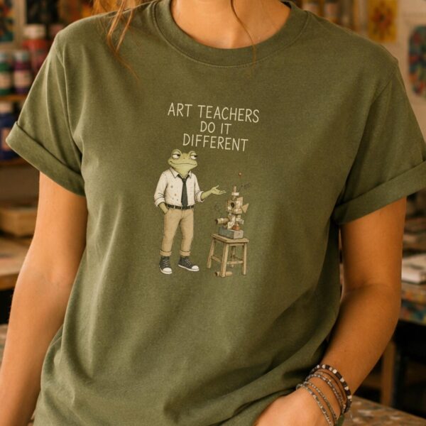 Creative Teacher Shirt – Art Teachers Do It Differently Frog Tee Funny - Image 3
